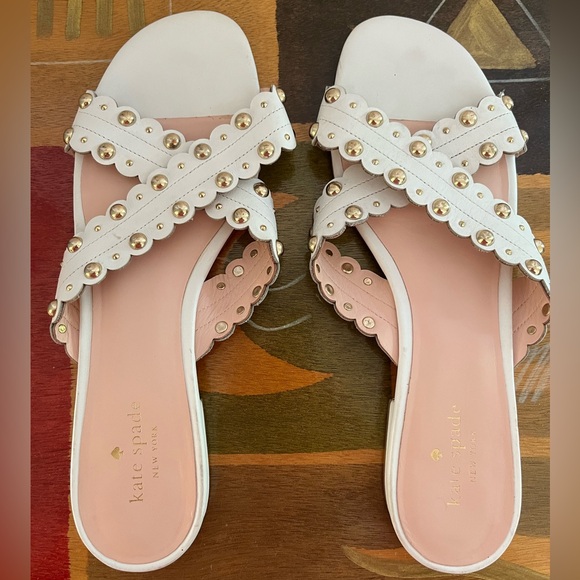 KATE SPADE White Leather Faye Sandals with Gold Bead Accents. Size 9. - Picture 3 of 8